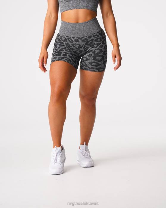 مرقطة باللون الأسود